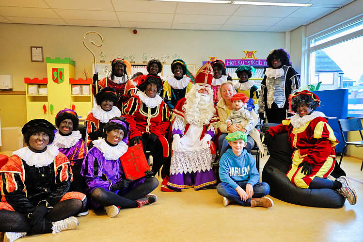 Aankomst van de Sint en zijn Zwarte Pieten in Waarder_121